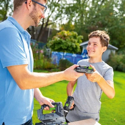 LUX 1 PowerSystem Starter-Set Mit 20 V 2 Ah Li-Ion Akku Und Schnellladegerät 9 LUX 1 PowerSystem Starter-Set Mit 20 V 2 Ah Li-Ion Akku Und Schnellladegerät – Bild 7