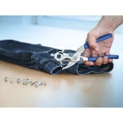 LUX Loch- Und Druckknopfzangen-Set Comfort 67-teilig 225 Mm 5 LUX Loch- Und Druckknopfzangen-Set Comfort 67-teilig 225 Mm -Lux-Tools 874304100 A01 231211 RET01